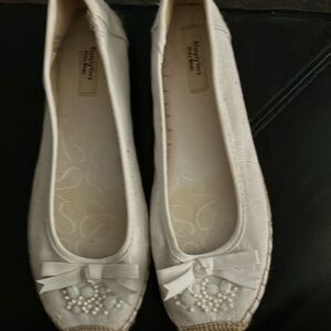 Simply Vera by Vera Wang flats